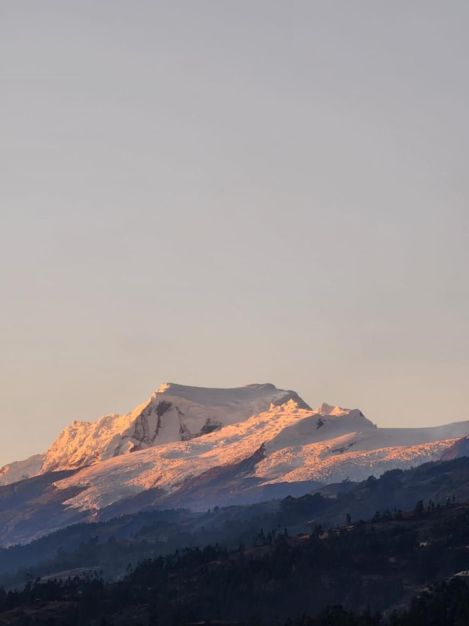 Lhotse Hostel B&B Huaraz  Exterior photo